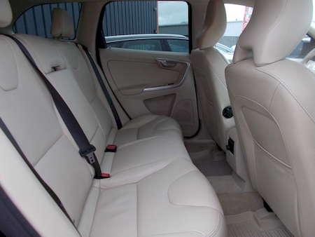 VOLVO XC 60 D4 181 CV SUMMUM GEARTRONIC 8 ********  AVEC SEULEMENT 83163  KMS !!! **********