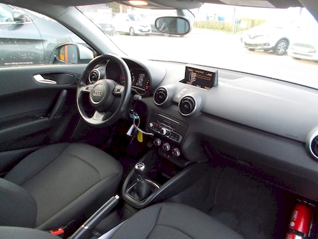 AUDI A1 1.4 TFSI 125 CV BUSINESS LINE BV6  3 PORTES  ********* 1 ERE MAIN AVEC SEULEMENT 31727 KMS !!  ***********
