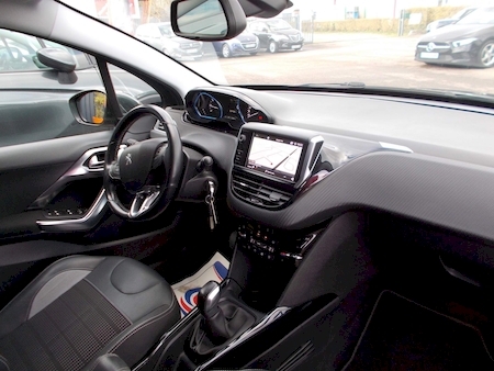 PEUGEOT 2008 1.2 PURETECH 110 CV ALLURE ********* AVEC SEULEMENT 29184 KMS !!! ************