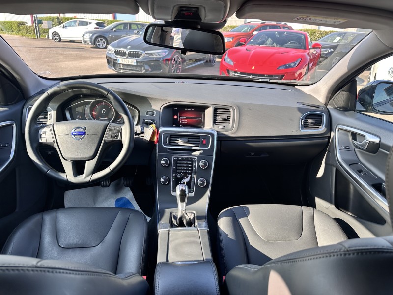 VOLVO V60 CROSS COUNTRY D3 150 CV AVEC SEULEMENT 64713 KMS !!!!!!
