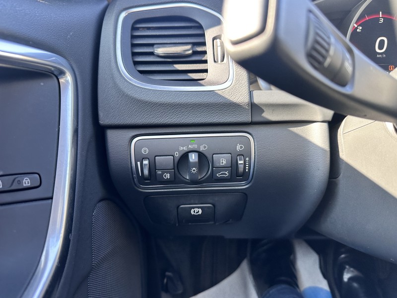 VOLVO V60 CROSS COUNTRY D3 150 CV AVEC SEULEMENT 64713 KMS !!!!!!