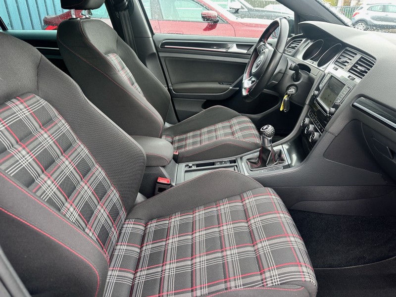 VOLKSWAGEN GOLF VII 2.0 TSI 220CV GTI BLUEMOTION TECHNOLOGY 5 PORTES