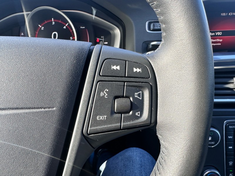 VOLVO V60 CROSS COUNTRY D3 150 CV AVEC SEULEMENT 64713 KMS !!!!!!