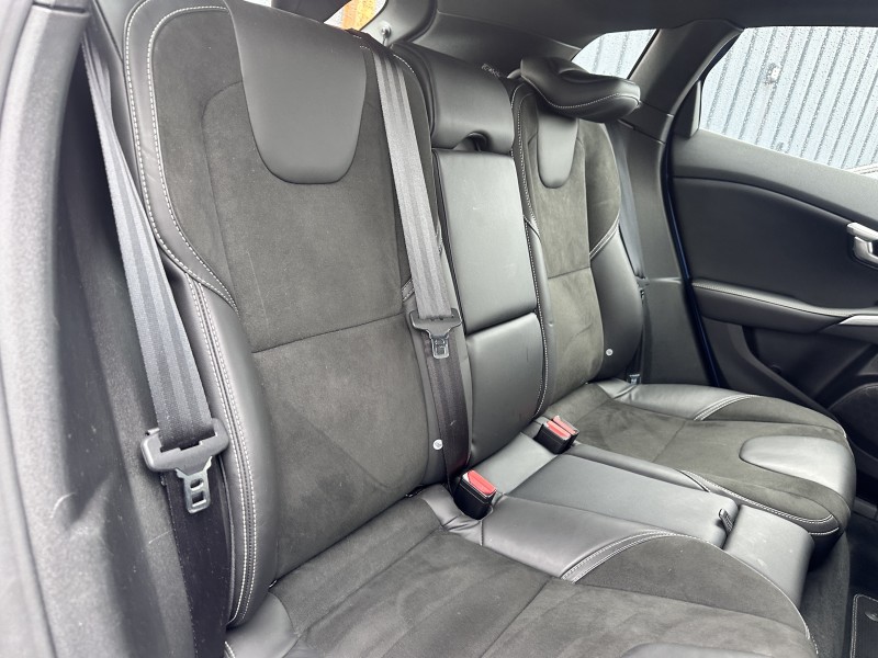 VOLVO V40 II 2.0 D2 120 CV R-DESIGN 5 PORTES BV6