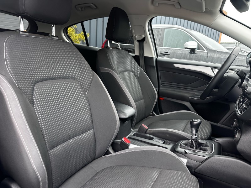 FORD FOCUS IV 1.5 ECOBLUE 120 S&S TITANIUM ******** 1 ERE MAIN AVEC SEULEMENT 70468 KMS !!!!!!*********
