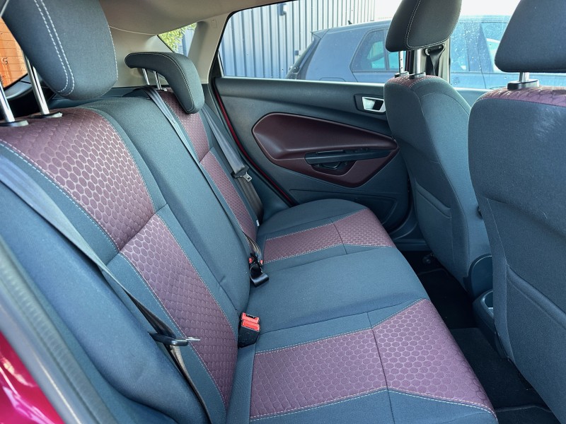 FORD FIESTA V (2) 1.6 TDCI 95 FAP TITANIUM 5P ******* 1 ERE MAIN AVEC SEULEMENT 94478 KMS !!!!!!!*******