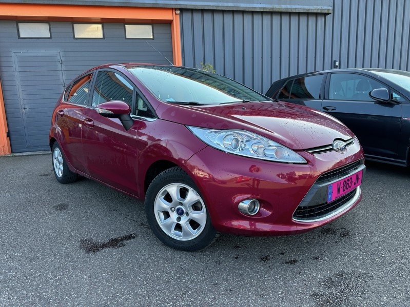 FORD FIESTA V (2) 1.6 TDCI 95 FAP TITANIUM 5P ******* 1 ERE MAIN AVEC SEULEMENT 94478 KMS !!!!!!!*******