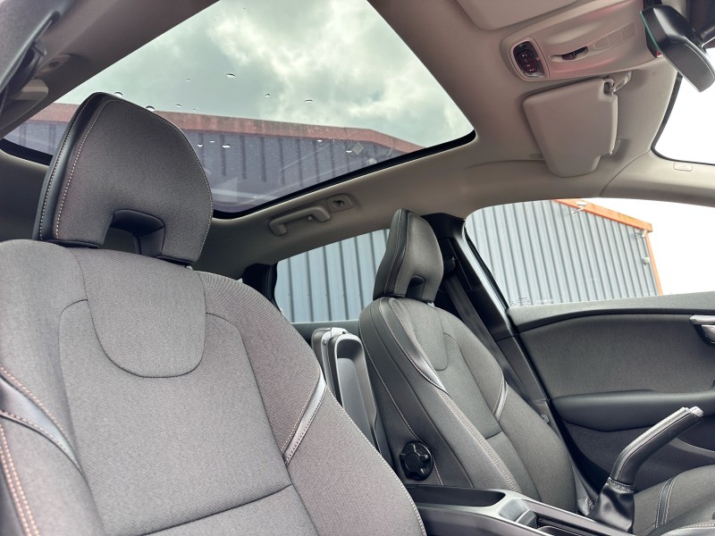 VOLVO V40 CROSS COUNTRY II (2) CROSS COUNTRY D2 120 OVERSTA EDITION