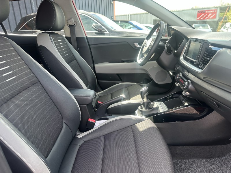 KIA STONIC 1.0 T-GDI 120 ISG PREMIUM ********* 1 ERE MAIN AVEC SEULEMENT 27724 KMS !!!!!!! ********