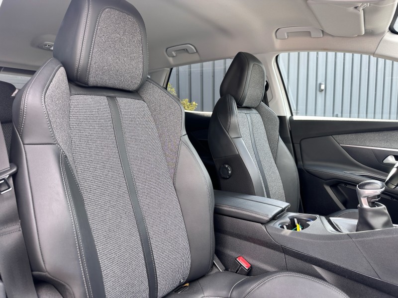 PEUGEOT 3008 II 1.5 BLUEHDI 130 S&S ALLURE *****SEULEMENT 53153 KMS !!!!!*****