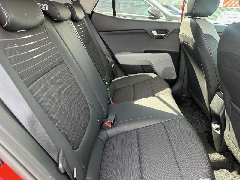 KIA STONIC 1.0 T-GDI 120 ISG PREMIUM ********* 1 ERE MAIN AVEC SEULEMENT 27724 KMS !!!!!!! ********