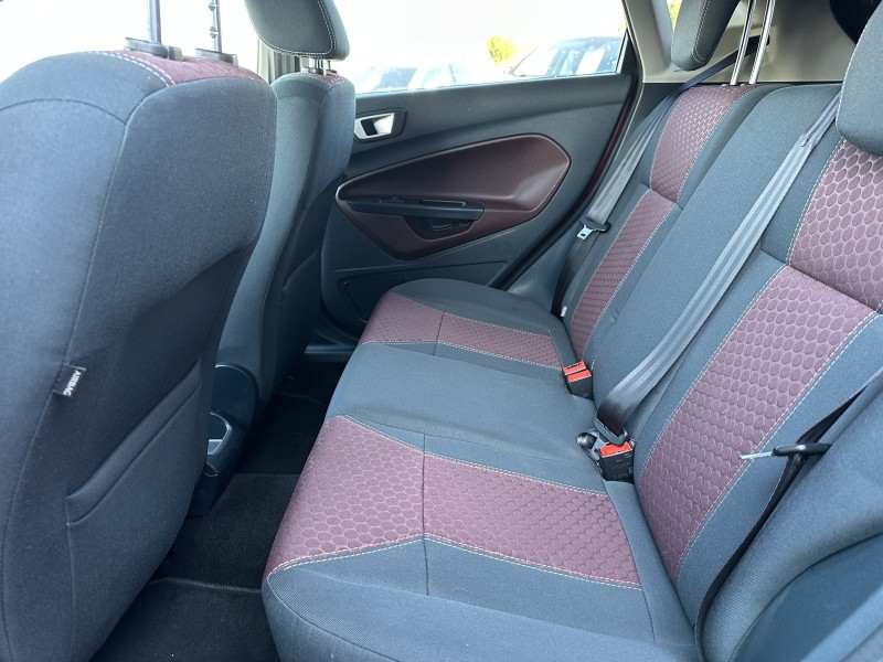 FORD FIESTA V (2) 1.6 TDCI 95 FAP TITANIUM 5P ******* 1 ERE MAIN AVEC SEULEMENT 94478 KMS !!!!!!!*******