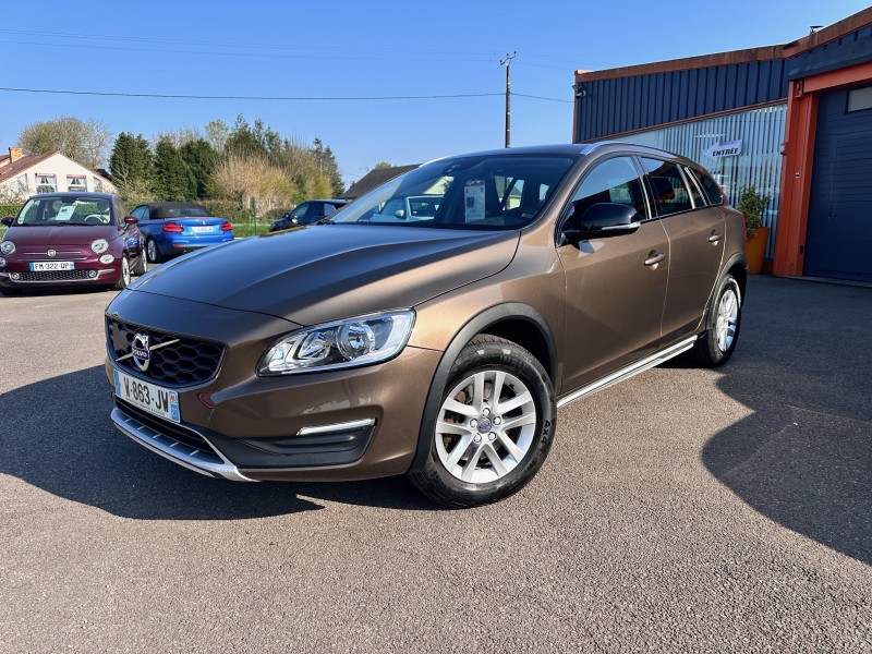 VOLVO V60 CROSS COUNTRY D3 150 CV AVEC SEULEMENT 64713 KMS !!!!!!