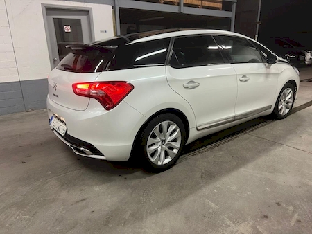 CITROEN DS5 2.0 HDI 136 CV SPORT CHIC BV6***************** 1ERE MAIN AVEC SEULEMENT 15445 KMS !!!!!!!**************