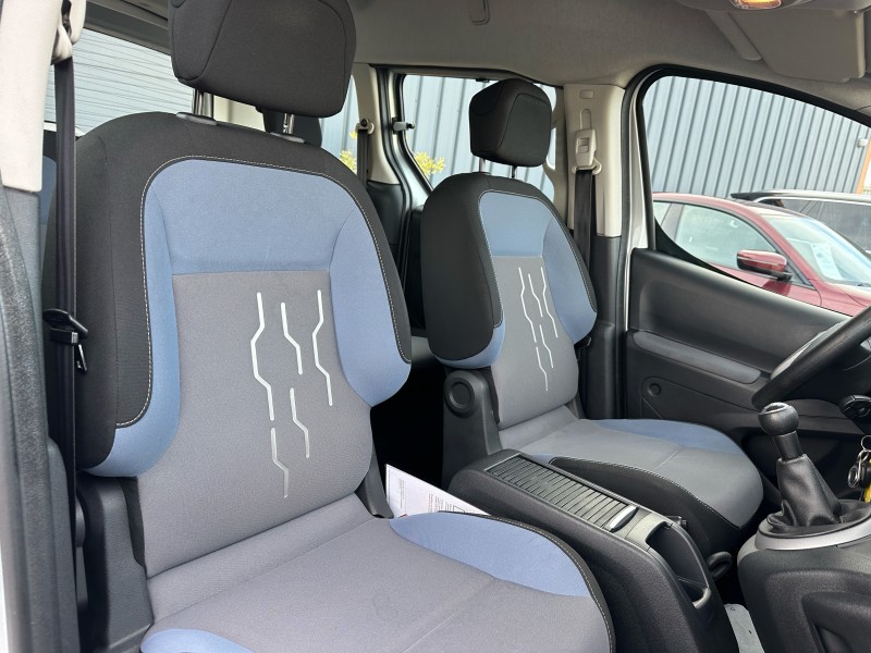 PEUGEOT PARTNER II TEPEE ******** 1 ERE MAIN AVEC SEULEMENT 104891 KMS !!!!!! *******