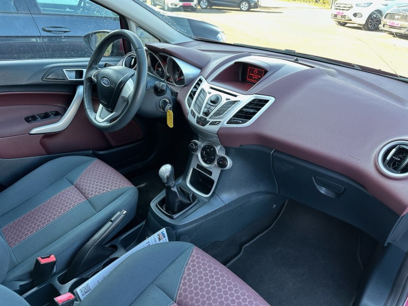 FORD FIESTA V (2) 1.6 TDCI 95 FAP TITANIUM 5P ******* 1 ERE MAIN AVEC SEULEMENT 94478 KMS !!!!!!!*******