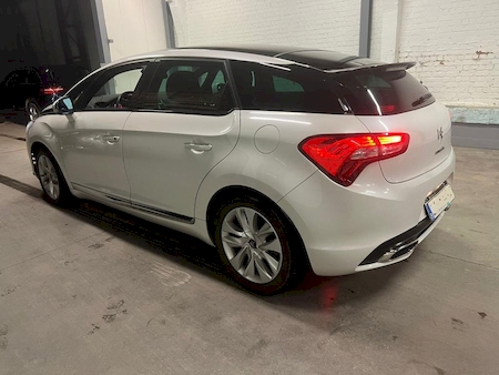 CITROEN DS5 2.0 HDI 136 CV SPORT CHIC BV6***************** 1ERE MAIN AVEC SEULEMENT 15445 KMS !!!!!!!**************