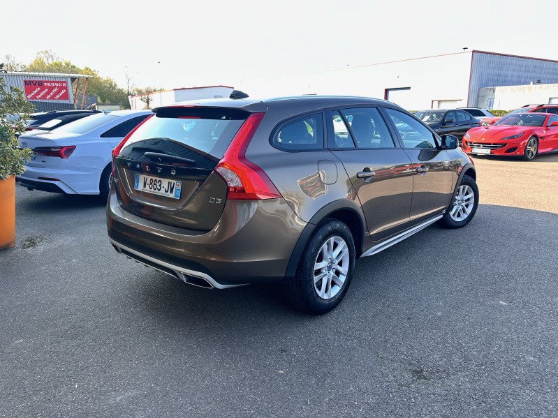 VOLVO V60 CROSS COUNTRY D3 150 CV AVEC SEULEMENT 64713 KMS !!!!!!
