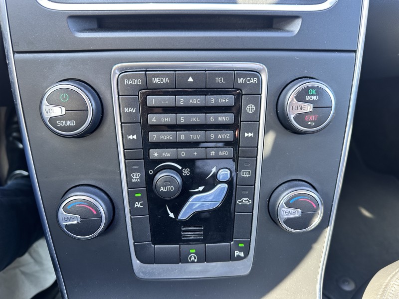 VOLVO V60 CROSS COUNTRY D3 150 CV AVEC SEULEMENT 64713 KMS !!!!!!