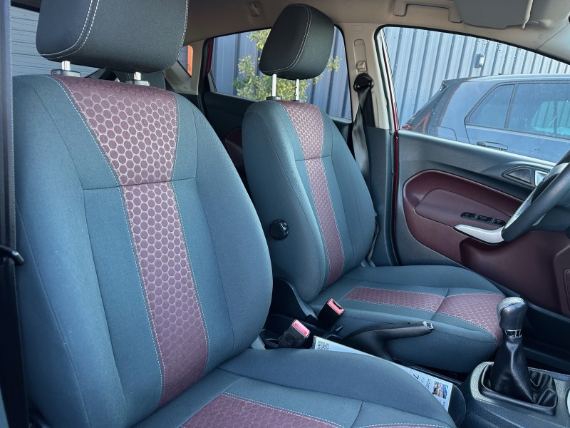 FORD FIESTA V (2) 1.6 TDCI 95 FAP TITANIUM 5P ******* 1 ERE MAIN AVEC SEULEMENT 94478 KMS !!!!!!!*******
