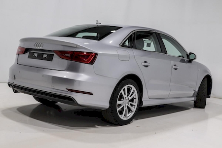 AUDI A3 BERLINE 1.6 TDI 110 S-LINE ********  1ERE MAIN AVEC SEULEMENT 60078 KMS !! **********