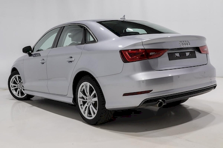 AUDI A3 BERLINE 1.6 TDI 110 S-LINE ********  1ERE MAIN AVEC SEULEMENT 60078 KMS !! **********