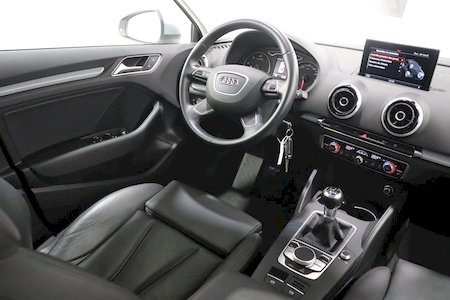 AUDI A3 BERLINE 1.6 TDI 110 S-LINE ********  1ERE MAIN AVEC SEULEMENT 60078 KMS !! **********