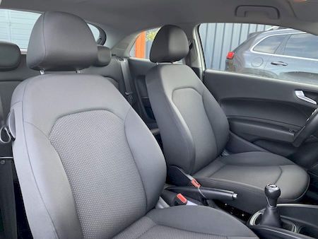 AUDI A1 1.4 TFSI 125 CV BUSINESS LINE BV6  3 PORTES  ********* 1 ERE MAIN AVEC SEULEMENT 31727 KMS !!  ***********