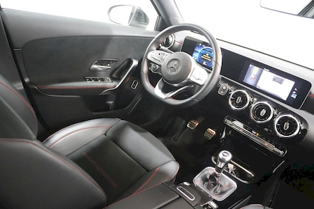 MERCEDES CLASSE A IV BERLINE 200 163 CV AMG LINE 1 ERE MAIN AVEC SEULEMENT 44451 KMS !!!!!