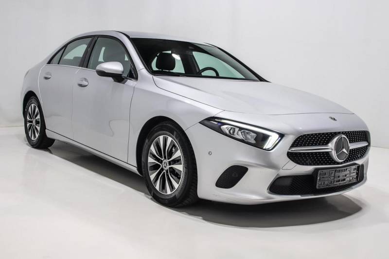 MERCEDES CLASSE A IV BERLINE 180 D 2.0 d BUSINESS LINE 8G-DCT ****** 1 ERE MAIN AVEC SEULEMENT 55016 KMS !!!!*****