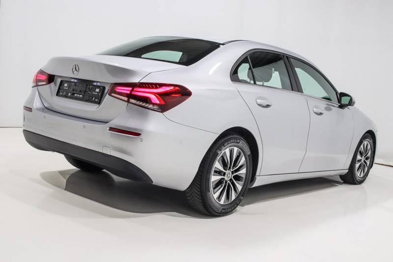 MERCEDES CLASSE A IV BERLINE 180 D 2.0 d BUSINESS LINE 8G-DCT ****** 1 ERE MAIN AVEC SEULEMENT 55016 KMS !!!!*****