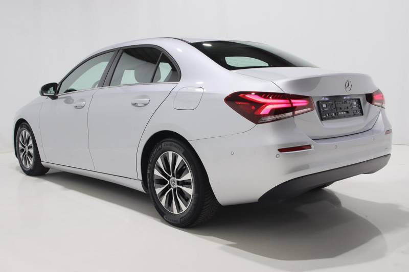 MERCEDES CLASSE A IV BERLINE 180 D 2.0 d BUSINESS LINE 8G-DCT ****** 1 ERE MAIN AVEC SEULEMENT 55016 KMS !!!!*****