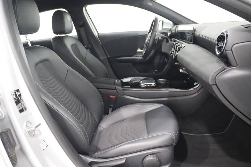 MERCEDES CLASSE A IV BERLINE 180 D 2.0 d BUSINESS LINE 8G-DCT ****** 1 ERE MAIN AVEC SEULEMENT 55016 KMS !!!!*****