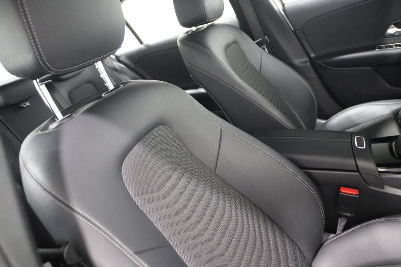 MERCEDES CLASSE A IV BERLINE 180 D 2.0 d BUSINESS LINE 8G-DCT ****** 1 ERE MAIN AVEC SEULEMENT 55016 KMS !!!!*****
