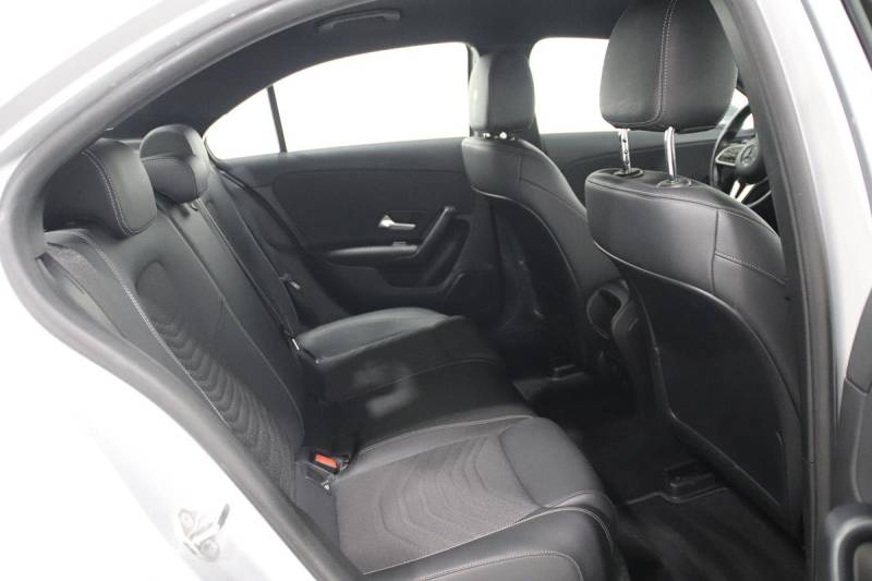 MERCEDES CLASSE A IV BERLINE 180 D 2.0 d BUSINESS LINE 8G-DCT ****** 1 ERE MAIN AVEC SEULEMENT 55016 KMS !!!!*****