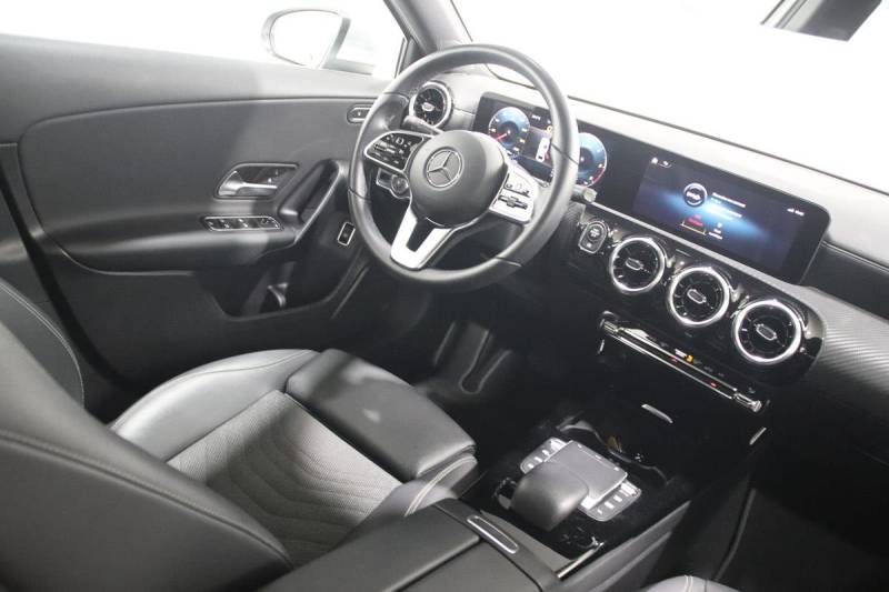 MERCEDES CLASSE A IV BERLINE 180 D 2.0 d BUSINESS LINE 8G-DCT ****** 1 ERE MAIN AVEC SEULEMENT 55016 KMS !!!!*****