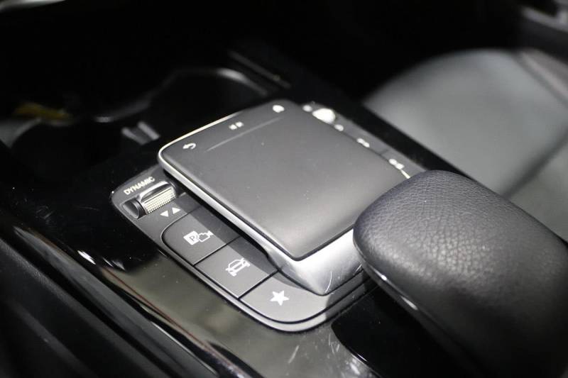 MERCEDES CLASSE A IV BERLINE 180 D 2.0 d BUSINESS LINE 8G-DCT ****** 1 ERE MAIN AVEC SEULEMENT 55016 KMS !!!!*****