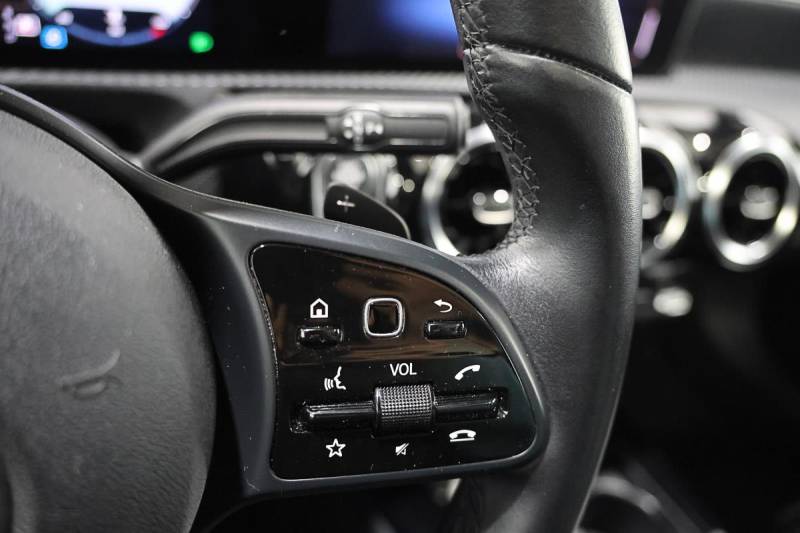 MERCEDES CLASSE A IV BERLINE 180 D PROGRESSIVE LINE 7G-DCT ********* 2 EME MAIN AVEC SEULEMENT 70341 KMS !!!!! *********