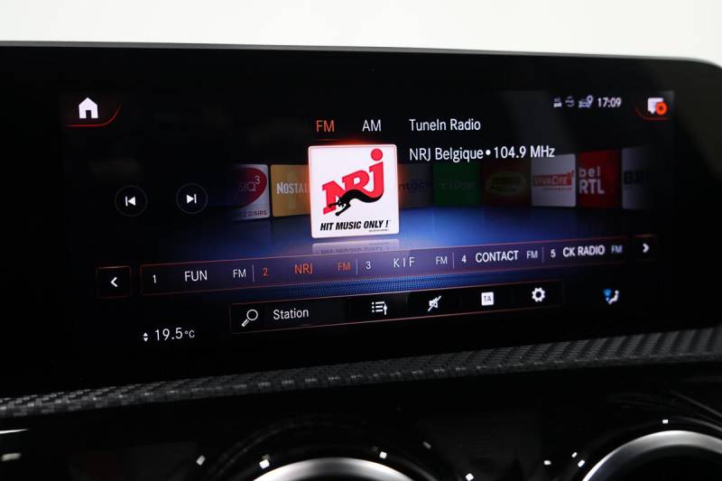 MERCEDES CLASSE A IV BERLINE 180 D PROGRESSIVE LINE 7G-DCT ********* 2 EME MAIN AVEC SEULEMENT 70341 KMS !!!!! *********