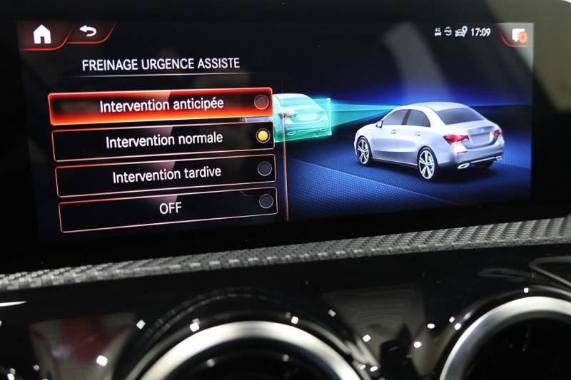 MERCEDES CLASSE A IV BERLINE 180 D PROGRESSIVE LINE 7G-DCT ********* 2 EME MAIN AVEC SEULEMENT 70341 KMS !!!!! *********