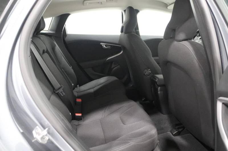 VOLVO V40 II (2) 2.0 D2 120 MOMENTUM