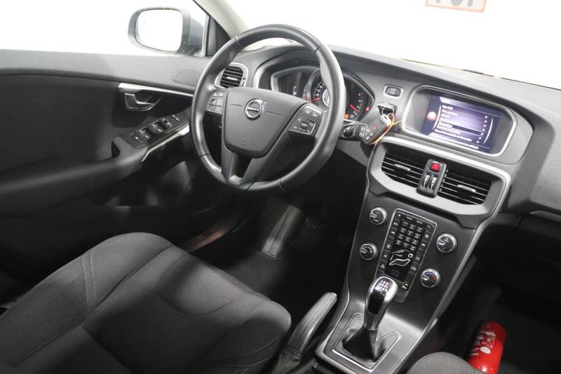 VOLVO V40 II (2) 2.0 D2 120 MOMENTUM