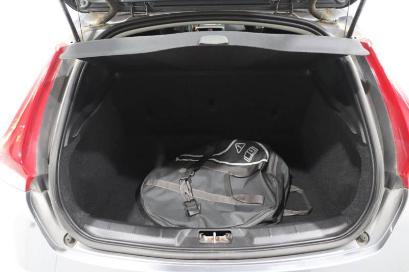 VOLVO V40 II (2) 2.0 D2 120 MOMENTUM