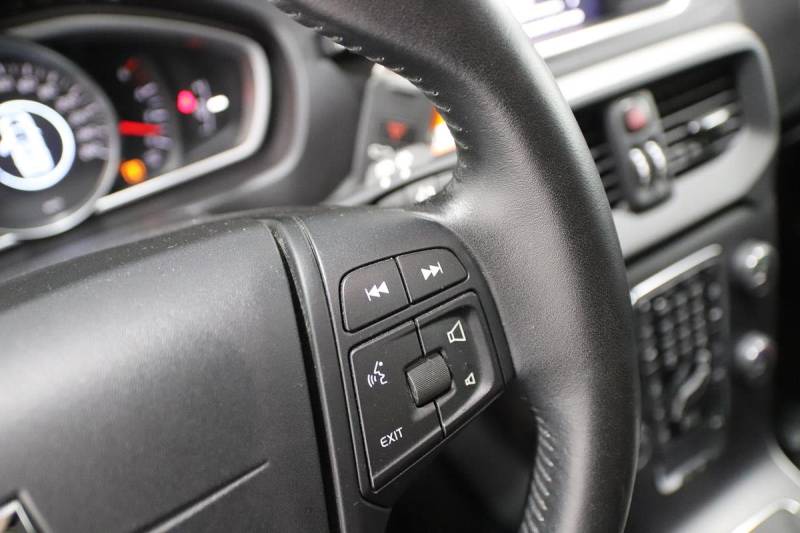 VOLVO V40 II (2) 2.0 D2 120 MOMENTUM