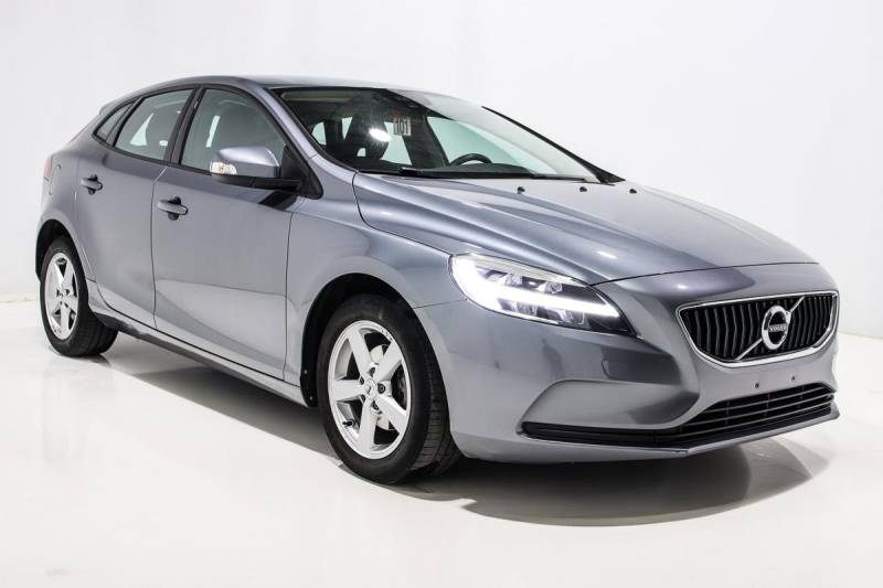 VOLVO V40 II (2) 2.0 D2 120 MOMENTUM