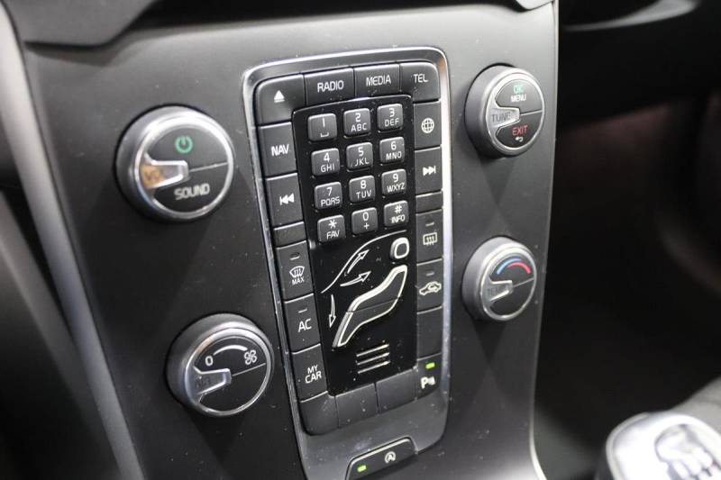 VOLVO V40 II (2) 2.0 D2 120 MOMENTUM