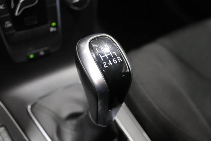 VOLVO V40 II (2) 2.0 D2 120 MOMENTUM