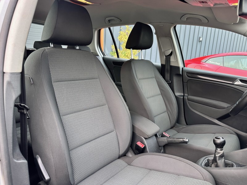 VOLKSWAGEN GOLF VI 1.6 TDI FAP 105 CONFORTLINE 5P