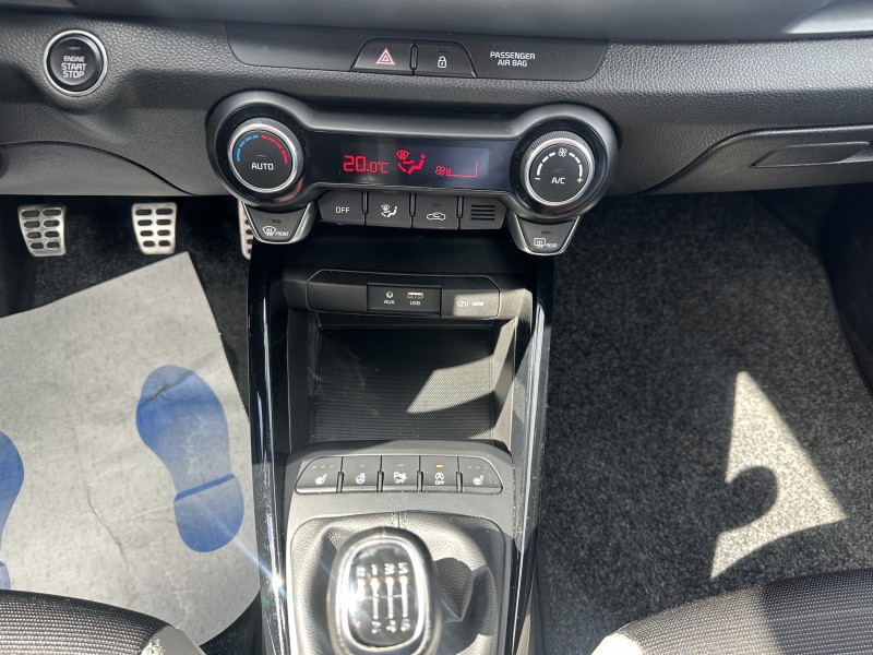 KIA STONIC 1.0 T-GDI 120 ISG PREMIUM ********* 1 ERE MAIN AVEC SEULEMENT 27724 KMS !!!!!!! ********