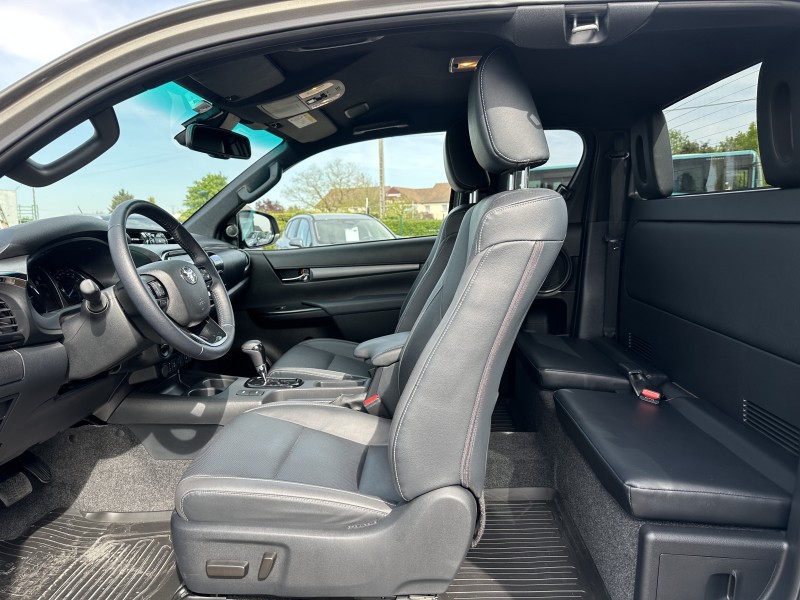 TOYOTA HILUX IV (3) X-TRA CABINE 4WD 2.8 204 D-4D INVINCIBLE BVA ******* TVA RECUPERABLE SOIT 39991 EUROS HT //* 1 ERE MAIN AVEC SEULEMENT 42479 KMS !!!!!! ********
